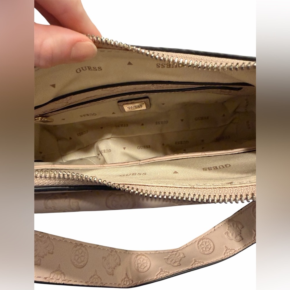 NWT GUESS Sirrah Top Zip Shoulder Bag👜 - Picture 8 of 8